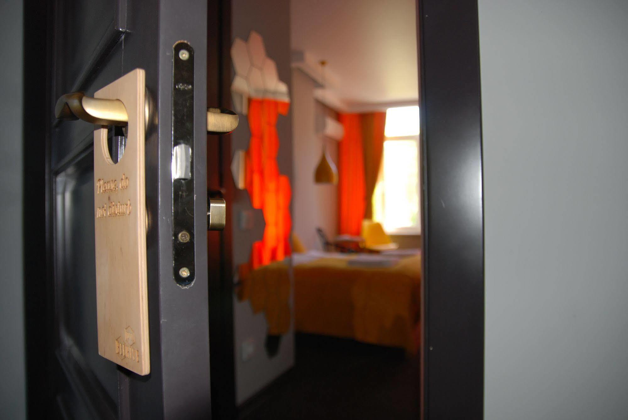 Beehive Hotel Odessa Zewnętrze zdjęcie